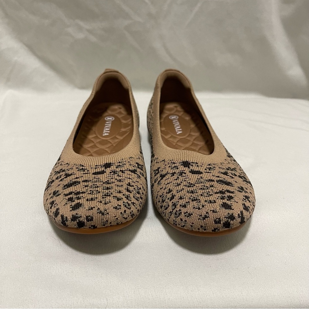 Vivaia Snake prints flats size 7.5